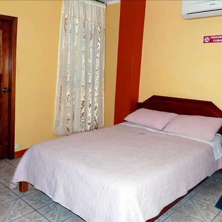 Hostal Leon Dormido Puerto Baquerizo Moreno Eksteriør bilde