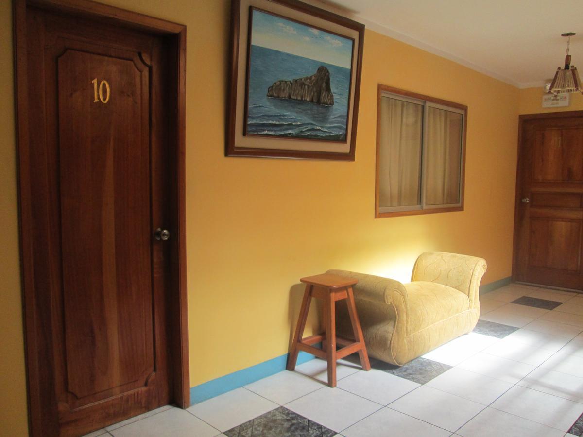Hostal Leon Dormido Puerto Baquerizo Moreno Eksteriør bilde