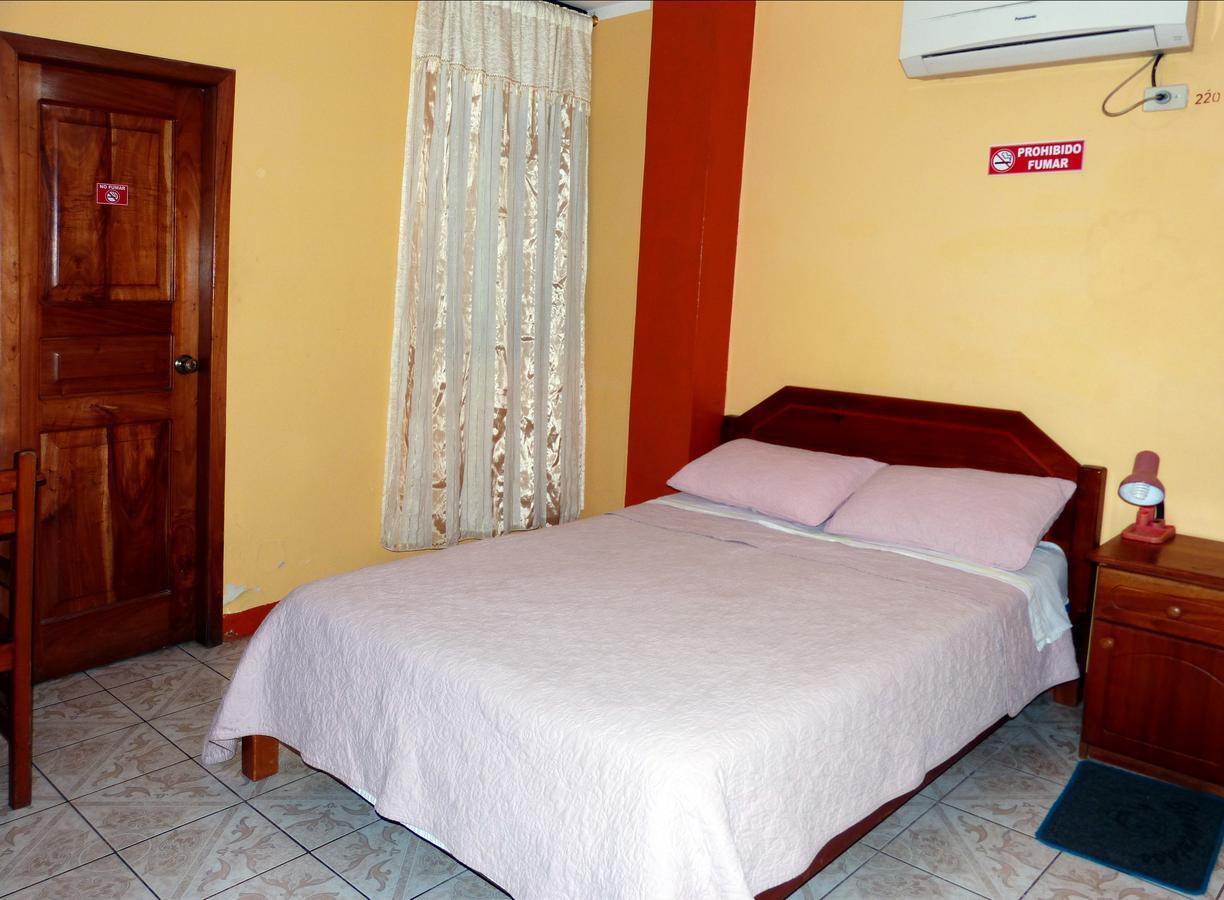 Hostal Leon Dormido Puerto Baquerizo Moreno Eksteriør bilde